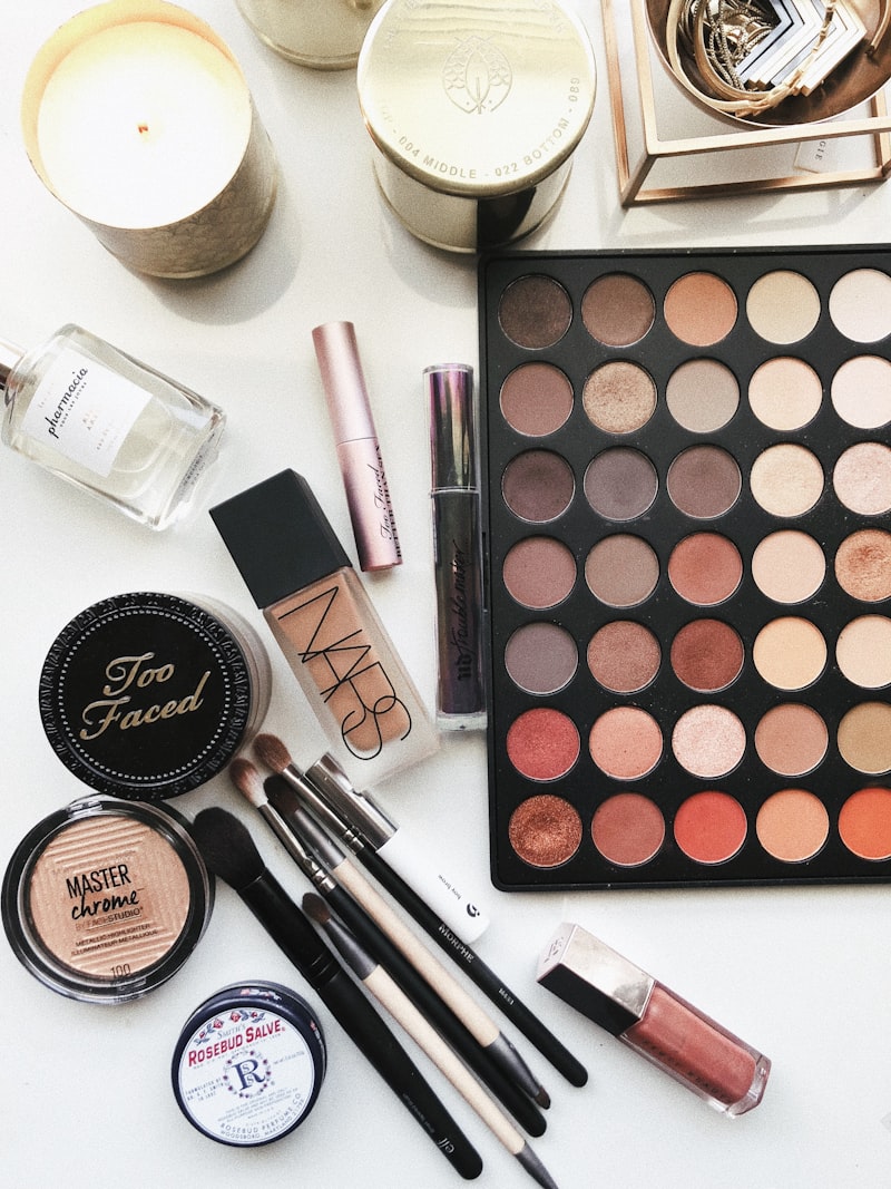 Paleta maquillaje nudes sombras ojos glamour
