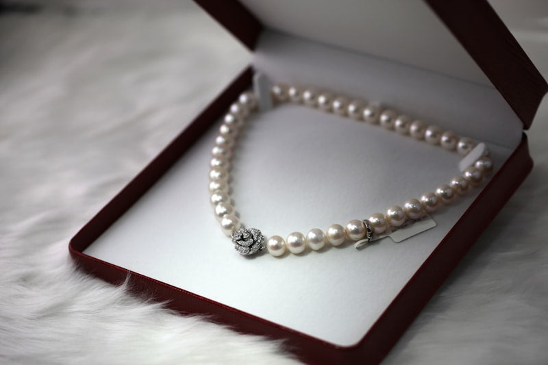 Collar perlas elegante mujer joya atemporal