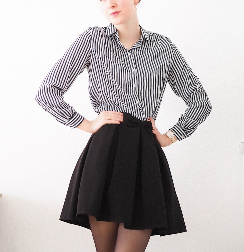 Falda plisada satén rosa palo mujer elegante midi